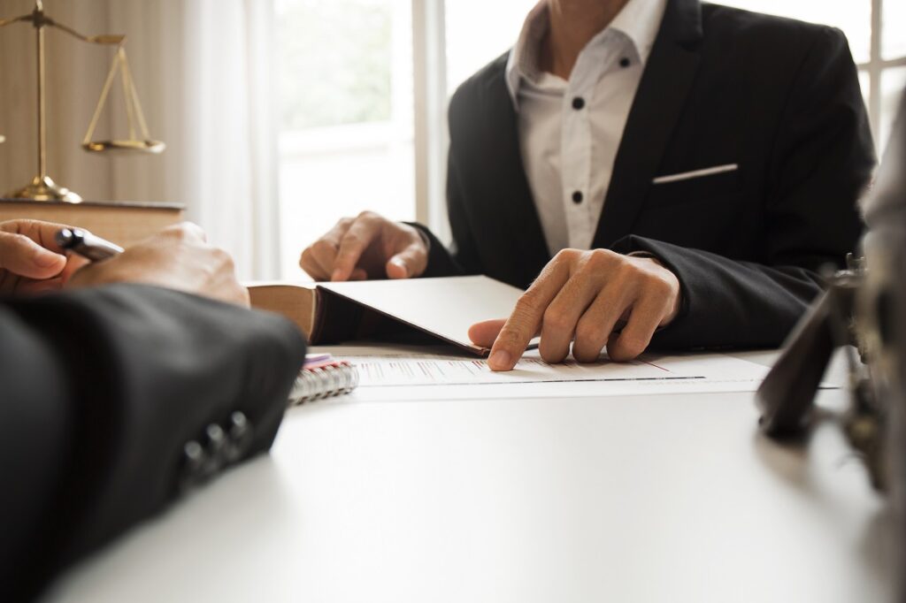 startup lawyer in uae